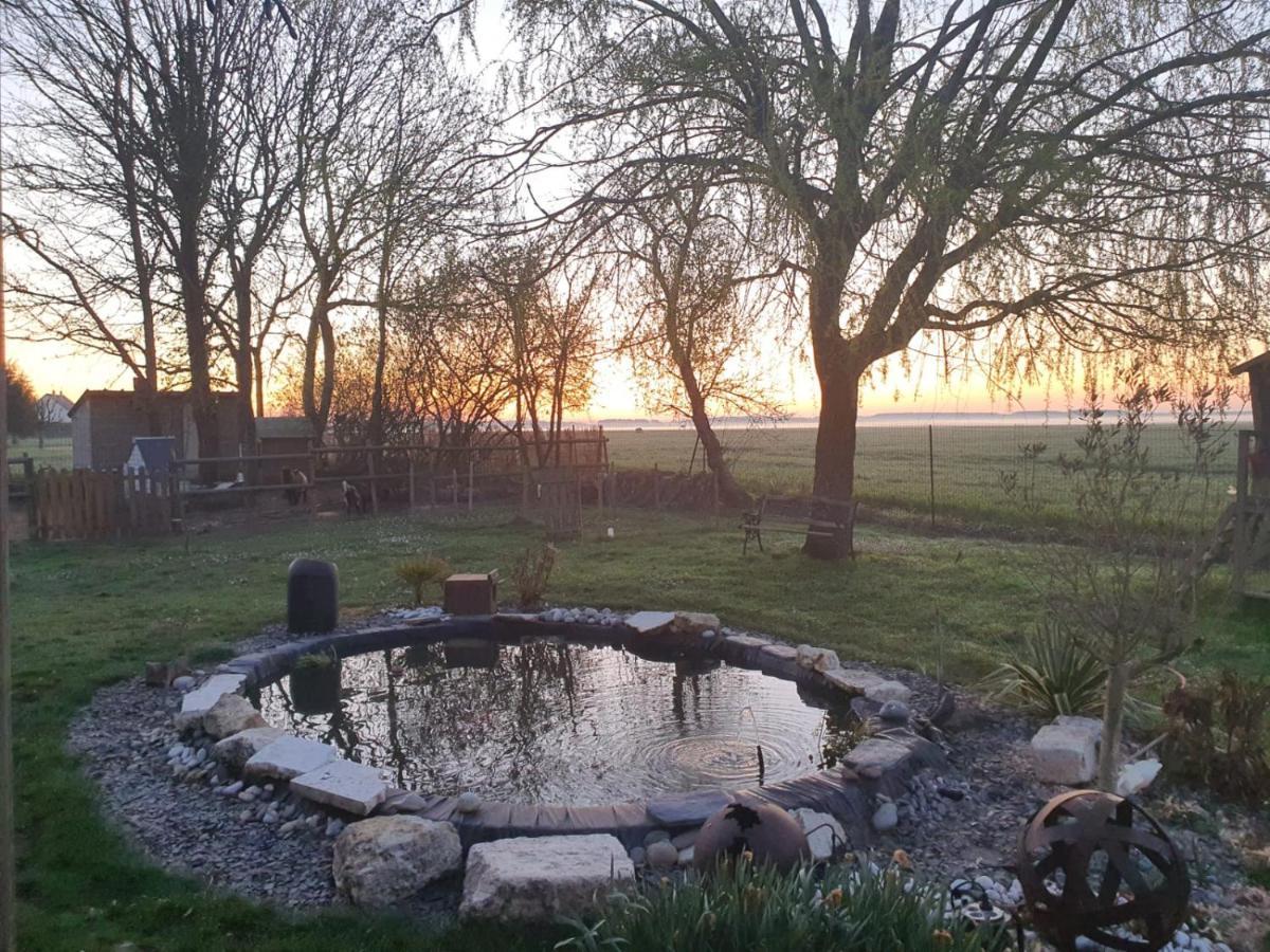 Bed and breakfast Au Nid des Champs, Agréable chambre d'hôtes avec jacuzzi sur demande, proche de Chartres Extérieur photo