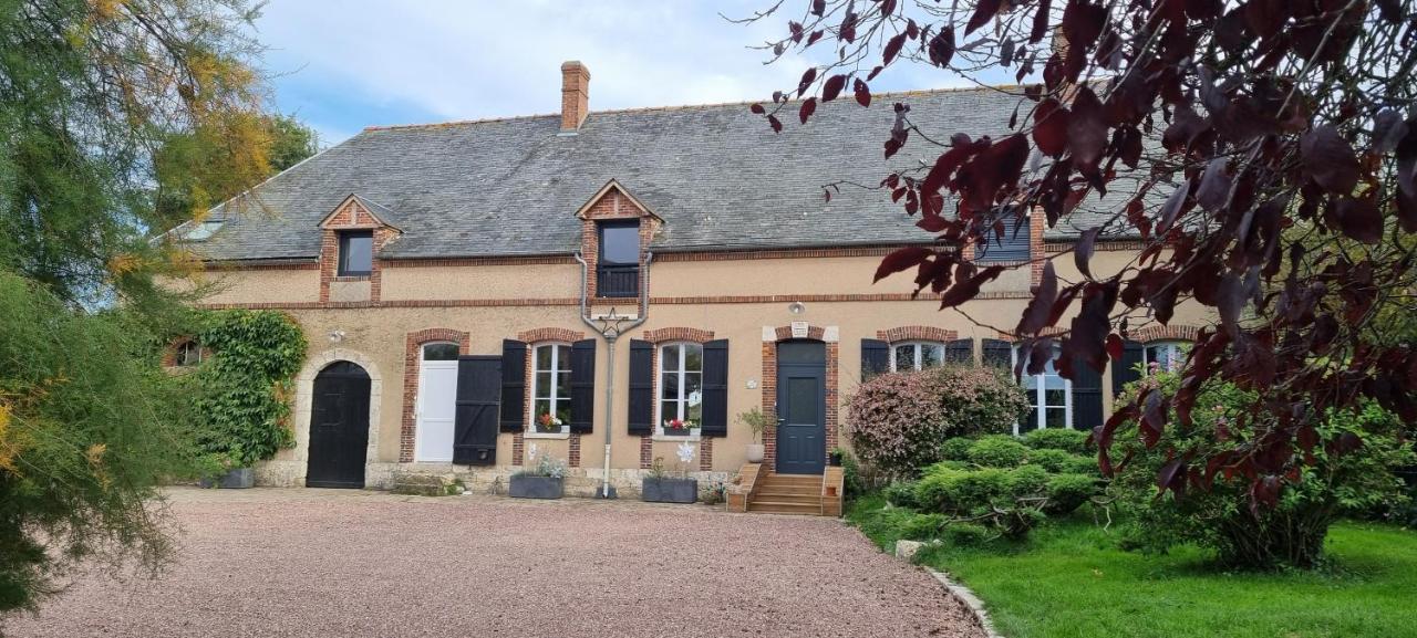 Au Nid des Champs, Agréable chambre d'hôtes avec jacuzzi sur demande, proche de Chartres Dammarie  Extérieur photo